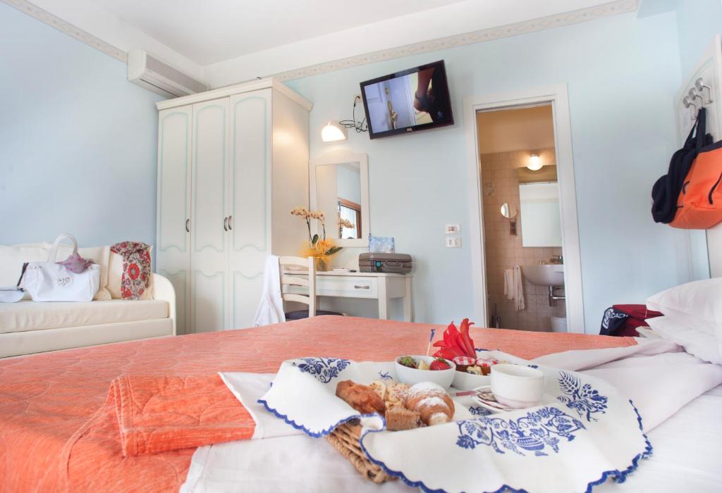 Postel nebo postele na pokoji v ubytování Hotel Cadiz