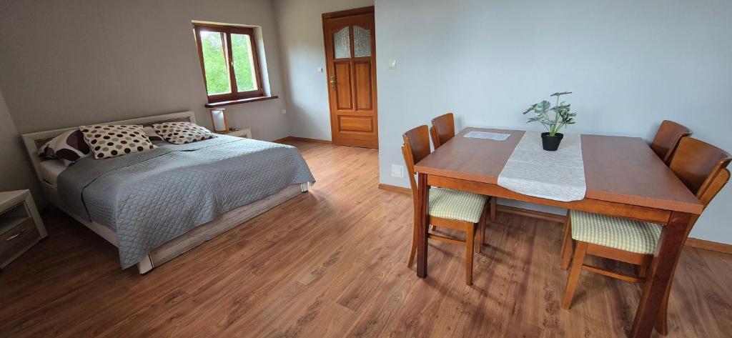 Postel nebo postele na pokoji v ubytování Agroturystyka przy Trakcie w Krzywem
