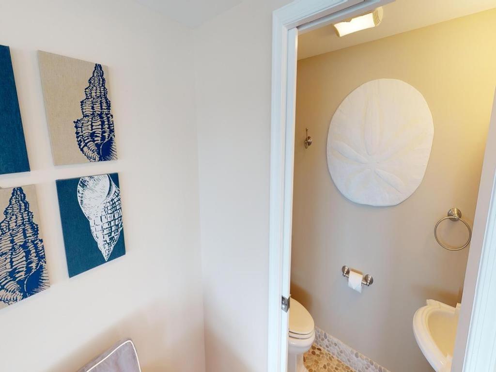 Koupelna v ubytování Ocean Front 1St Floor Duplex With Expansive Views In Brant Beach With Private Beach Access 12094