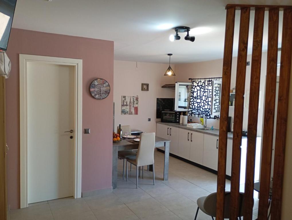 A kitchen or kitchenette at Natasa Studio