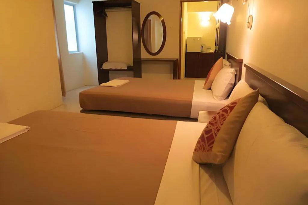 Postel nebo postele na pokoji v ubytování Virgo Batik Resort Teluk Batik Lumut
