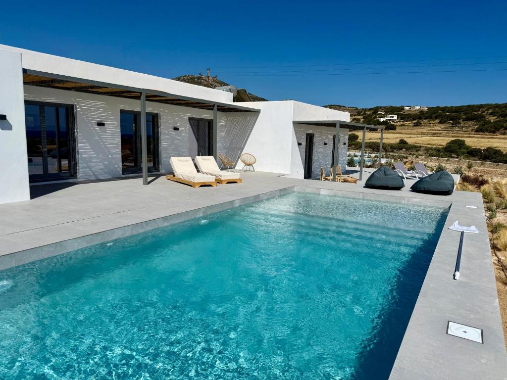 Πισίνα στο ή κοντά στο Faragas Hill Harmony Villa