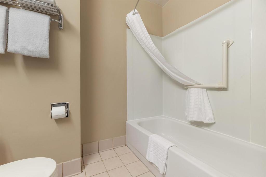 SureStay Hotel by Best Western East Brunswick photo