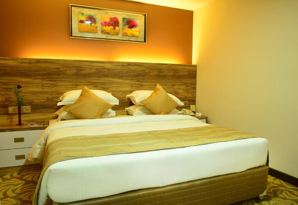 Postel nebo postele na pokoji v ubytování Pearl City Hotel