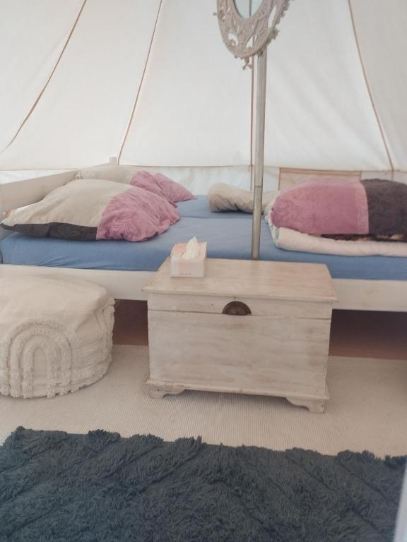 Postel nebo postele na pokoji v ubytování Glamping Mezi ploty