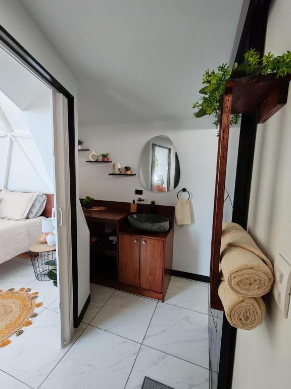 Postel nebo postele na pokoji v ubytování Sunrise Hill Glamping