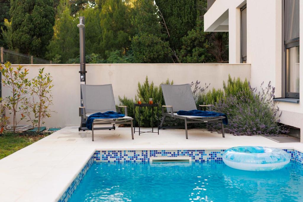 Time&Joy apartment with private pool