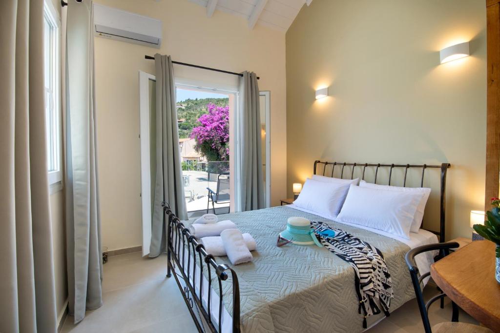 a bedroom with a bed with towels on it at Sueño Central Apartments in Gaios