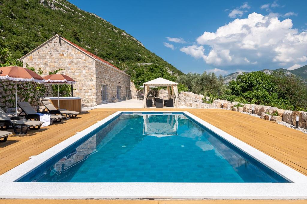 En generel udsigt til bjerge eller udsigt til bjerge taget fra villaen