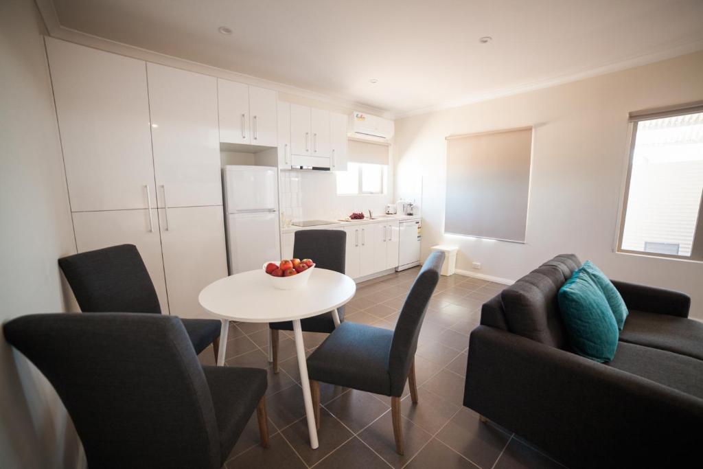 Kuchyň nebo kuchyňský kout v ubytování Exmouth Escape Resort