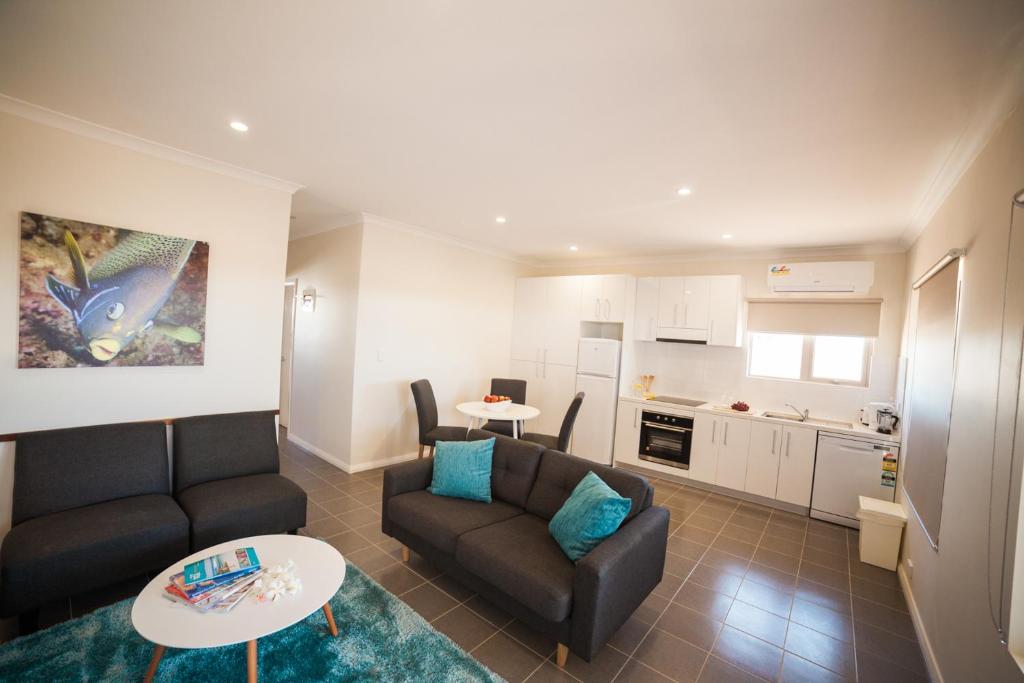 Kuchyň nebo kuchyňský kout v ubytování Exmouth Escape Resort