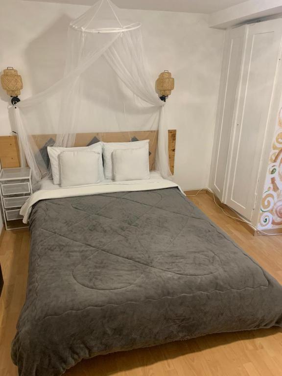 Postel nebo postele na pokoji v ubytování Zimmer corse 08