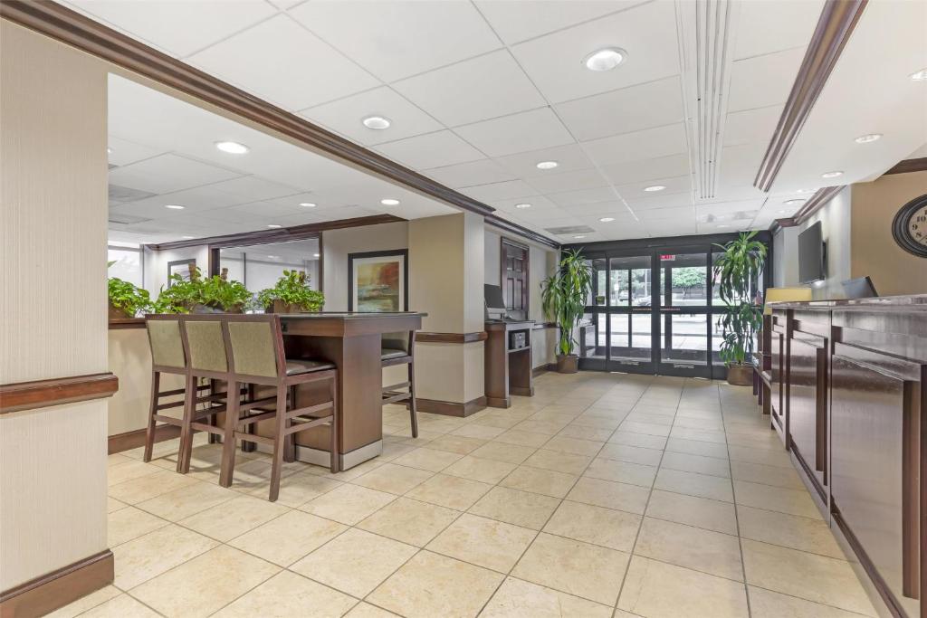 Best Western Dulles Airport Inn photo