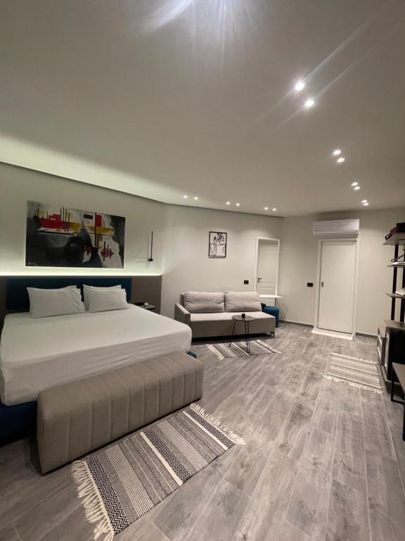 A bed or beds in a room at The cosy inn vlora