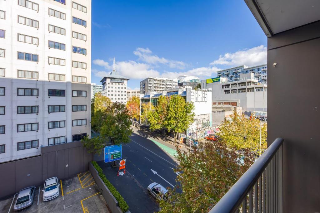 Arthur 2 bedroom 1 living room balcony view wifi gym swiming pool and easy parking1214 - Resim 13