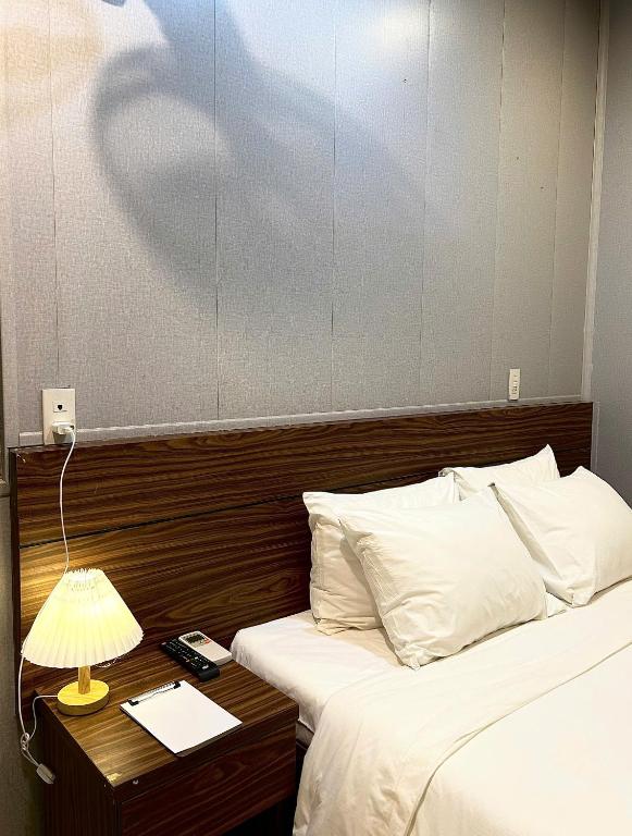 Postel nebo postele na pokoji v ubytování BeSea Hotel