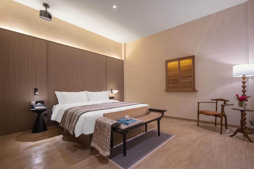 Postel nebo postele na pokoji v ubytování Mudita Hotel