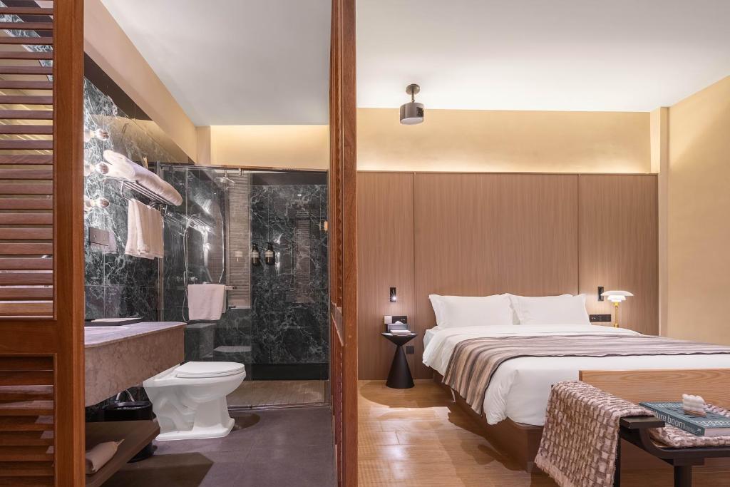 Postel nebo postele na pokoji v ubytování Mudita Hotel