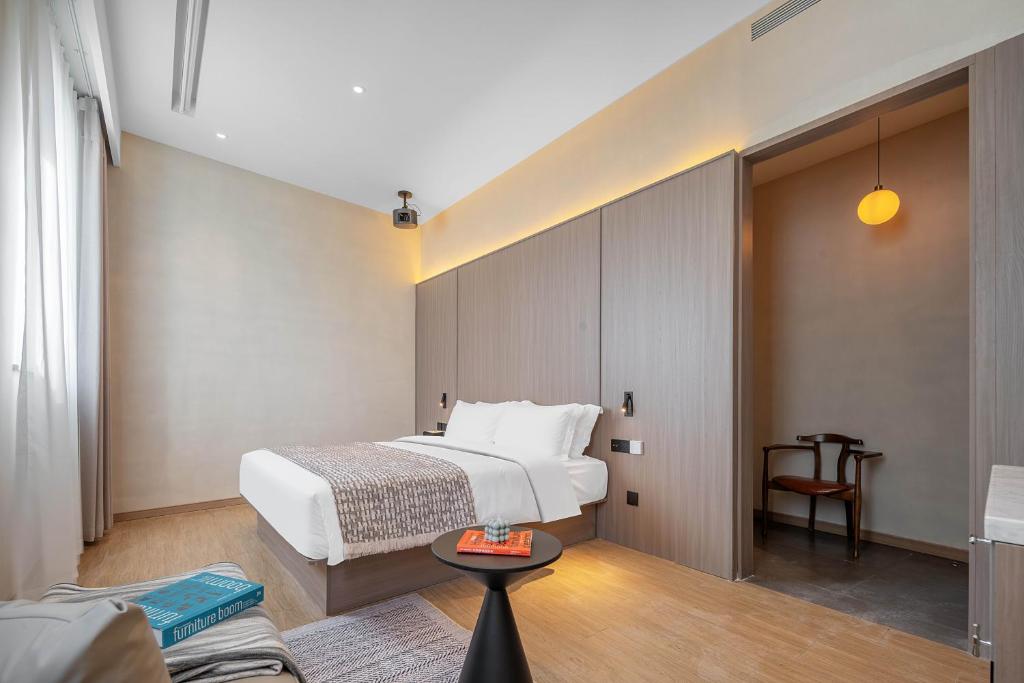 Postel nebo postele na pokoji v ubytování Mudita Hotel