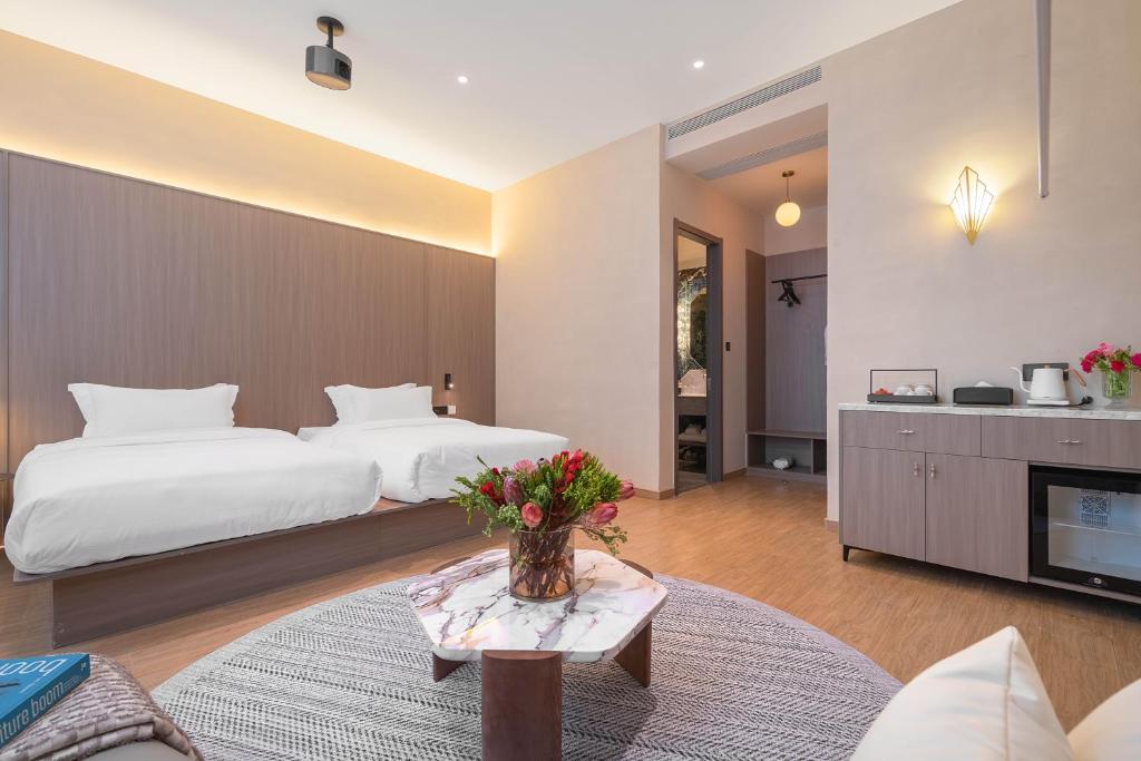 Postel nebo postele na pokoji v ubytování Mudita Hotel