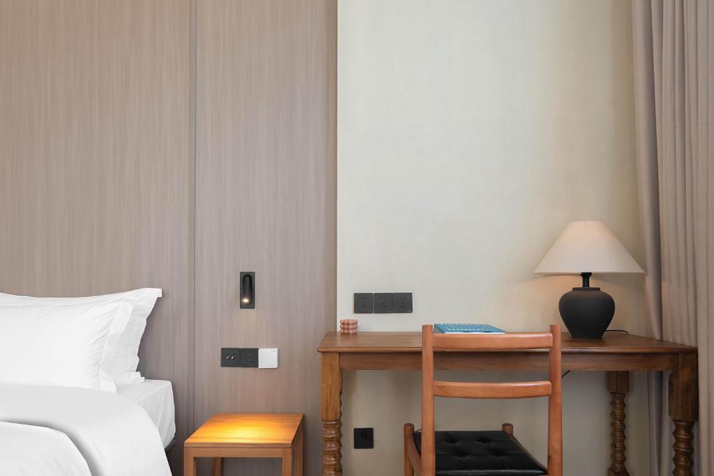 Postel nebo postele na pokoji v ubytování Mudita Hotel