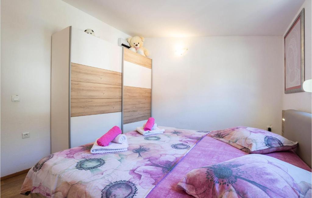 Posteľ alebo postele v izbe v ubytovaní 3 Bedroom Beautiful Apartment In Solin