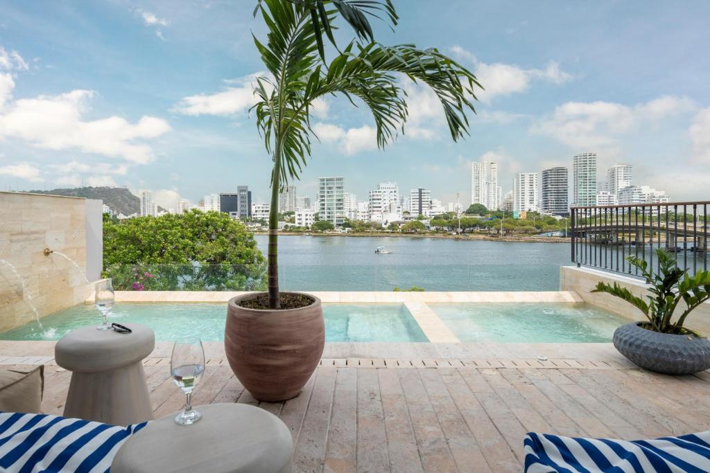 Piscina de la sau aproape de Hotel Casa Sonara