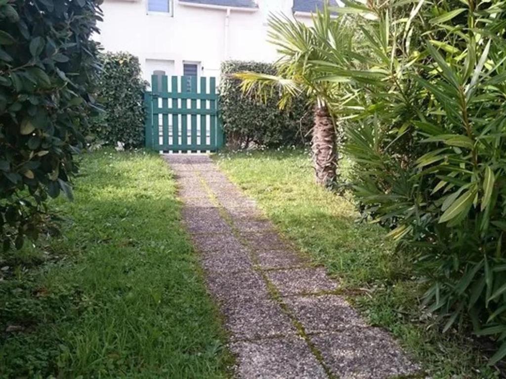 a garden path leading to a house with a fence at Maison proche plages Le Croisic, parking inclus - FR-1-843-14 in Le Croisic