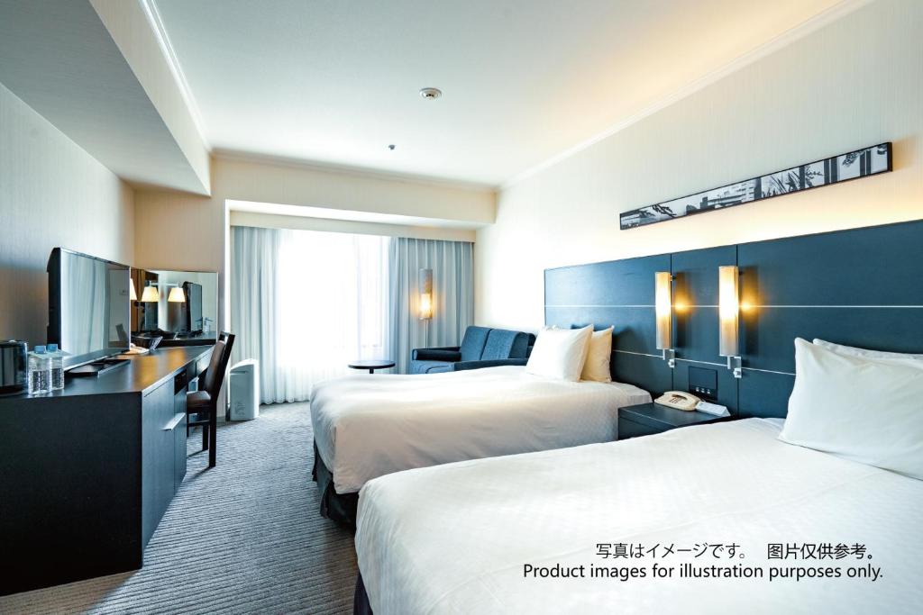 Postel nebo postele na pokoji v ubytování Hotel Nikko Osaka