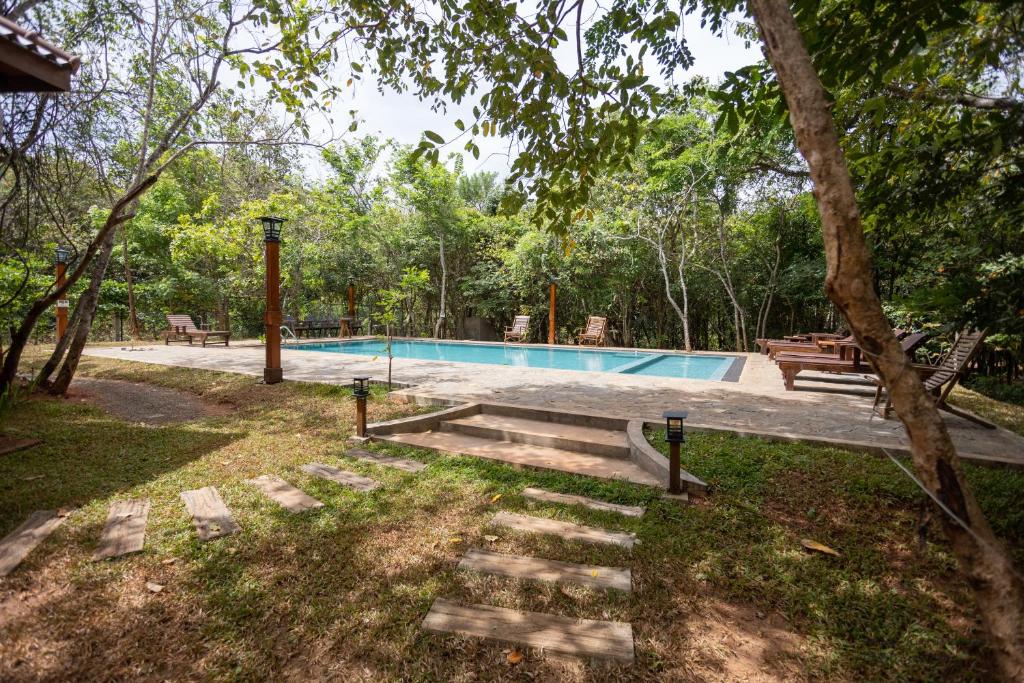 Bazén v ubytování Tree Trails Sigiriya nebo v jeho okolí
