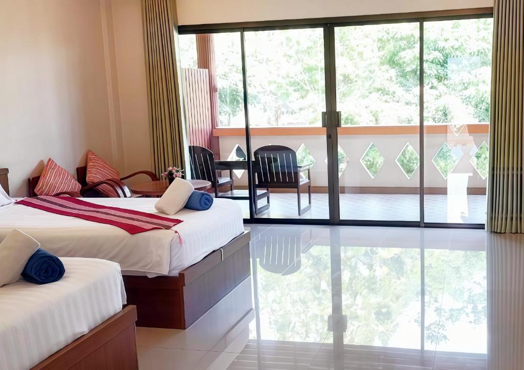 
King Room with Pool View
