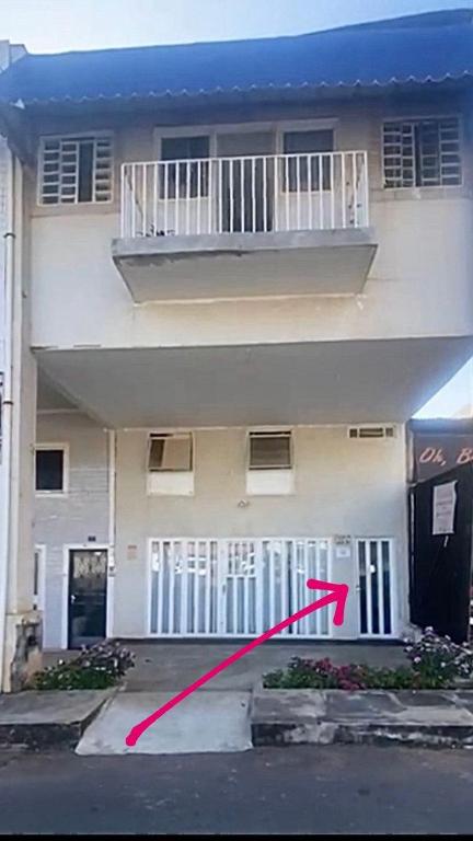 a building with a pink arrow in front of it at Pousada 714 in Brasília