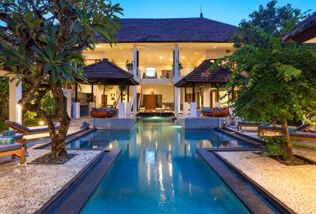 Bazén v ubytování Andaman By Kerta Living nebo v jeho okolí