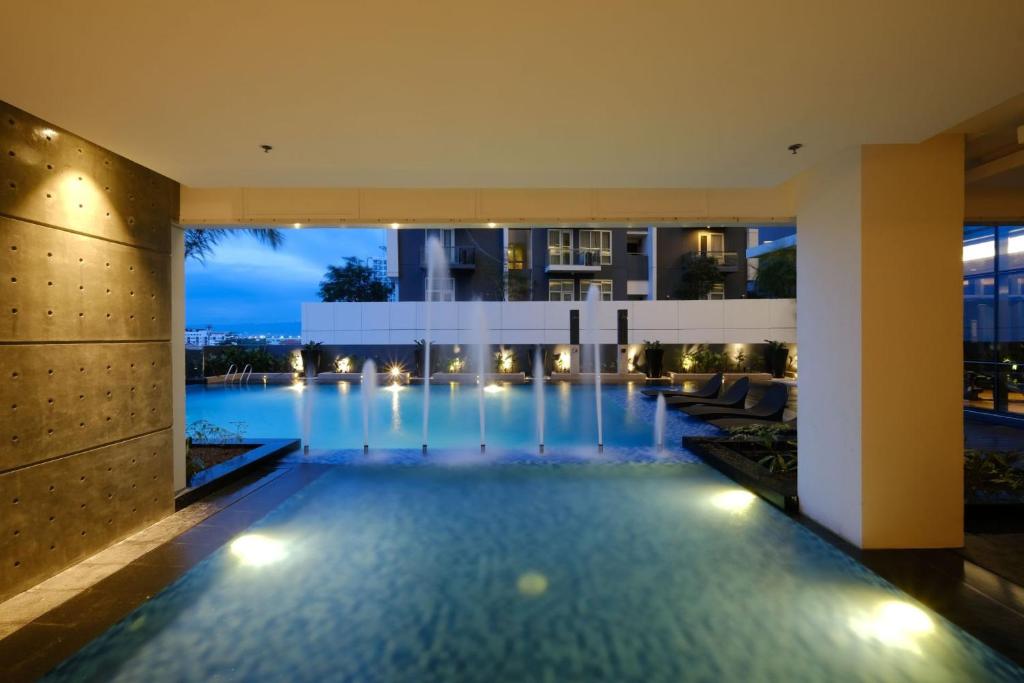 a swimming pool in the middle of a building at Resort-style Comfort Near Mactan Airport in Punta Engaño