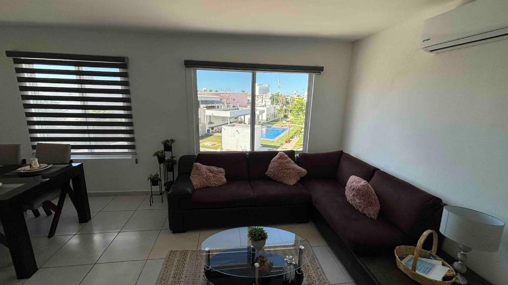 Χώρος καθιστικού στο Apartment 5 minutes from the aquarium with pools and barbecue