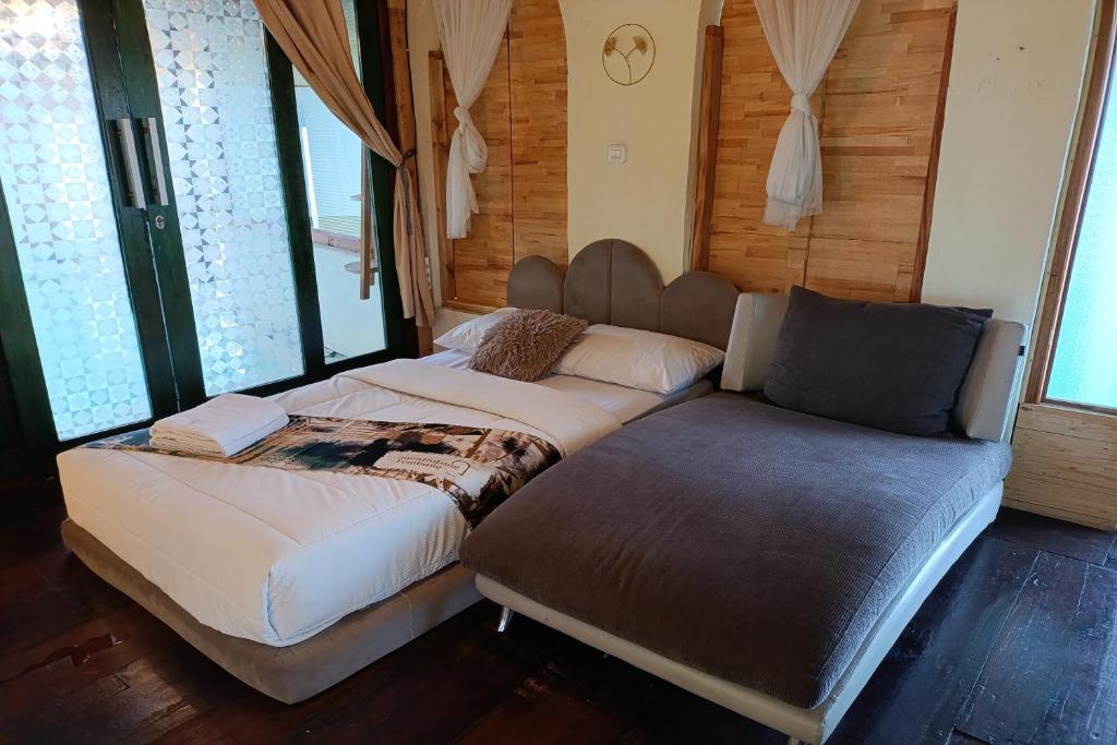 Letto o letti in una camera di Mendulang by Belza