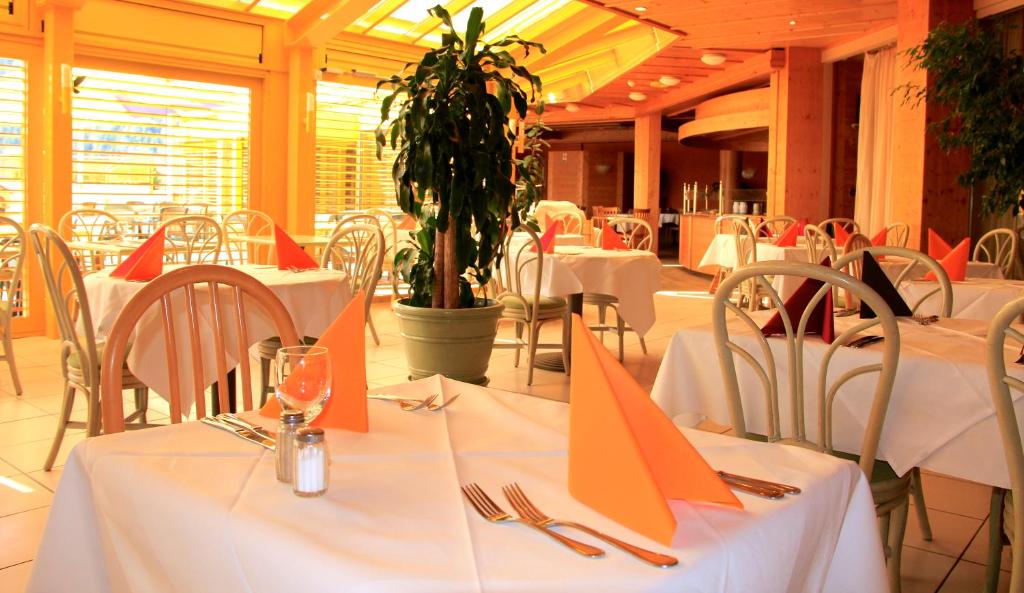 Restaurace v ubytování Hôtel Les Bains d'Ovronnaz
