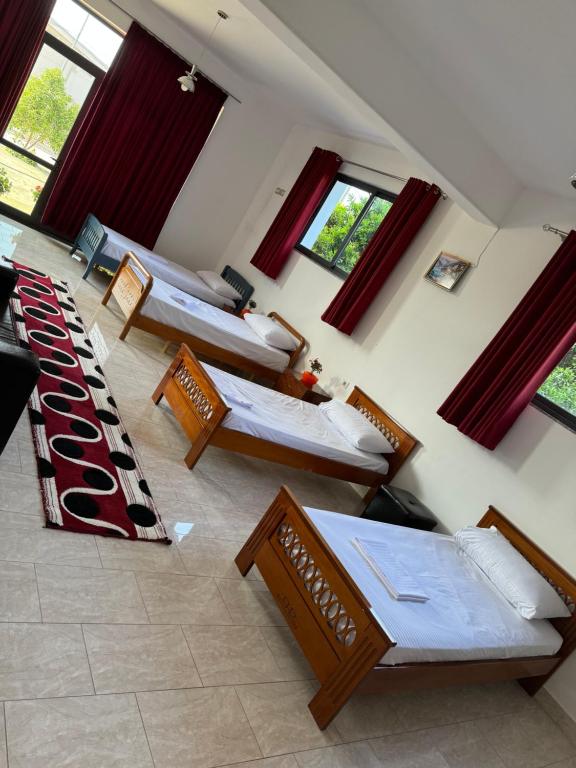 Llit o llits en una habitació de Hotel & Hostel Relax