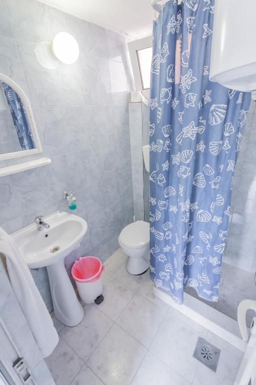 Koupelna v ubytování Rooms Molabeciri