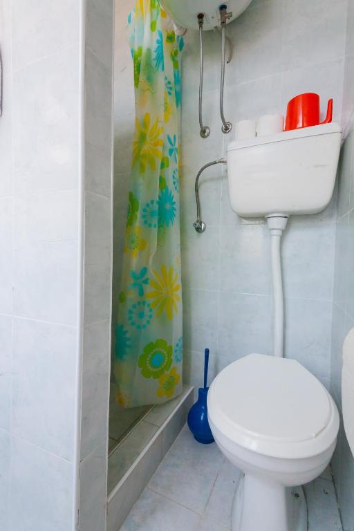 Koupelna v ubytování Rooms Molabeciri