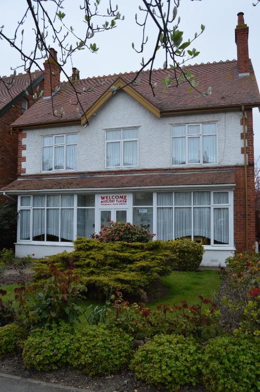 a house with a garden in front of it at Welcome Holiday Flats in Skegness