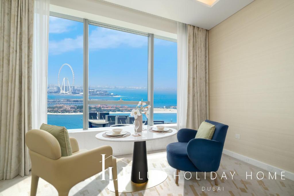 LUX Iconic Views at The Palm Tower Studio 3