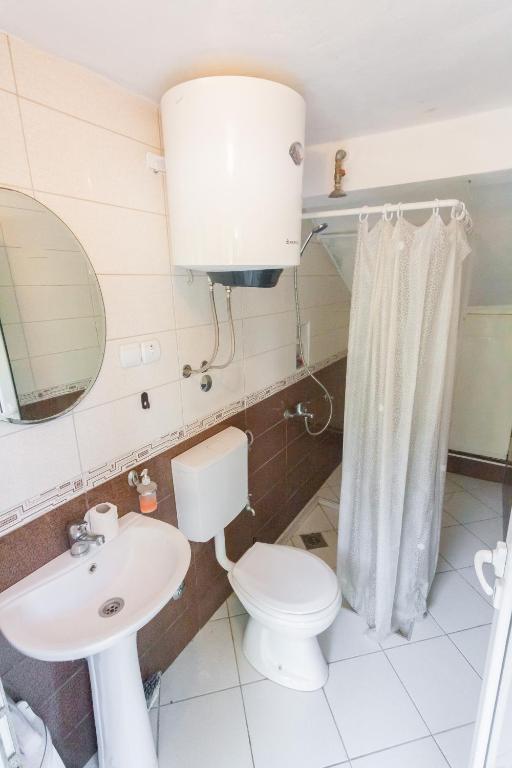 Koupelna v ubytování Rooms Molabeciri