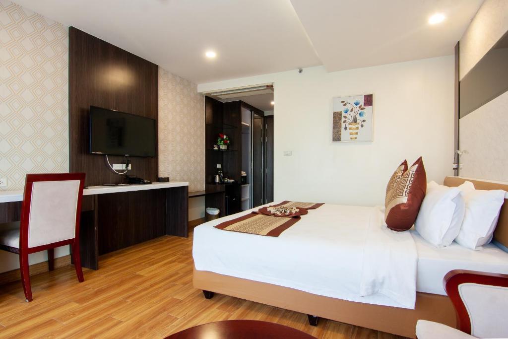 Postel nebo postele na pokoji v ubytování Golden Jomtien Beach Hotel