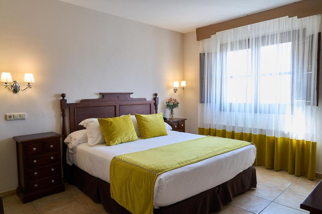 Hotel María de Molina - Double Queen Room
