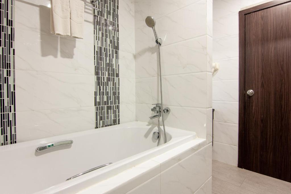 Golden Jomtien Beach Hotel - Resim 30