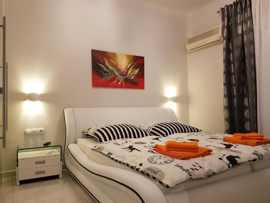 Laura White Tower Apartment - 9