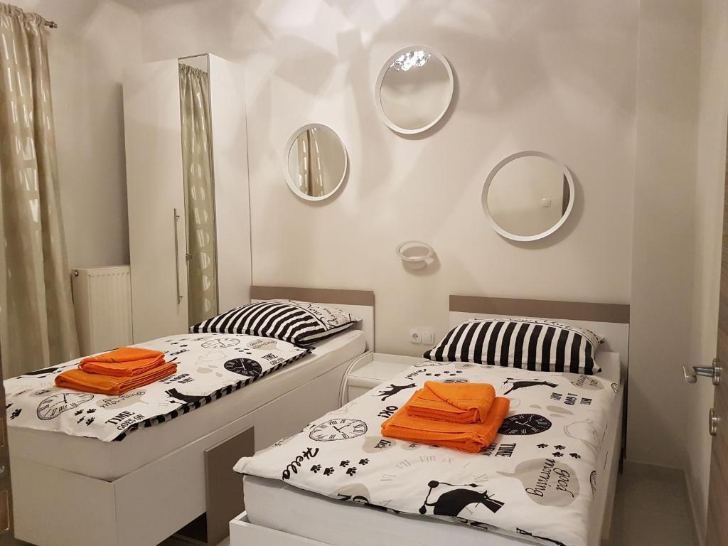 Laura White Tower Apartment - 13