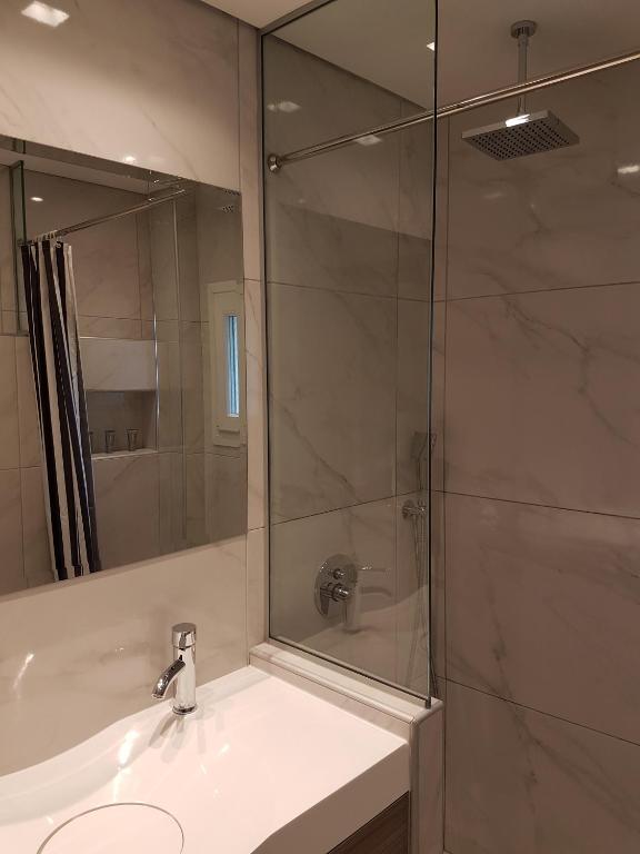 Laura White Tower Apartment - 16