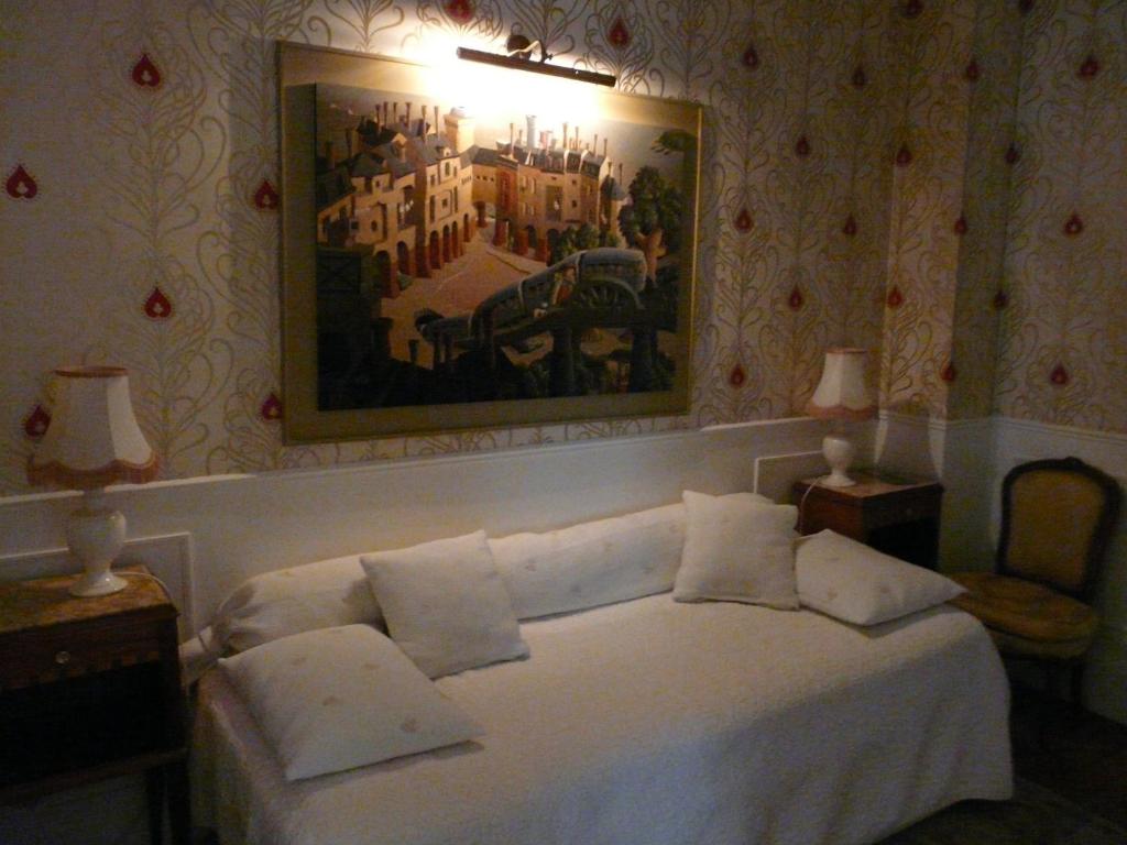 Postel nebo postele na pokoji v ubytování Hôtel de l'Abeille